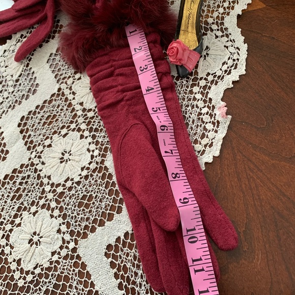 CAROLINA AMATO 70% wool  20% Angora longer length gloves in a deep maroo… - Picture 6 of 8